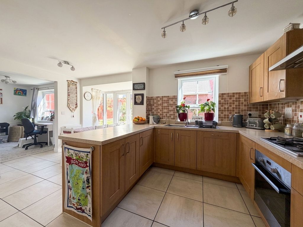 Property photo 3 of 14 Kitchen/Breakfast Room