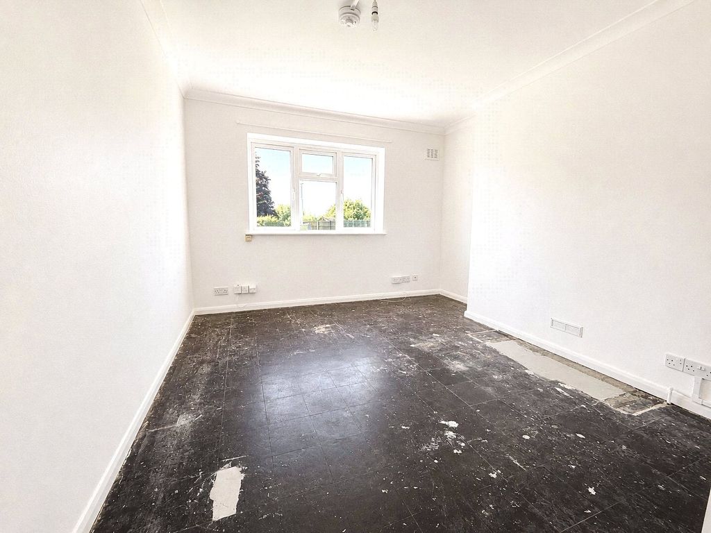 Property photo 3 of 8 3