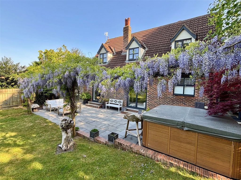 Property photo 2 of 31 Picture No. 34