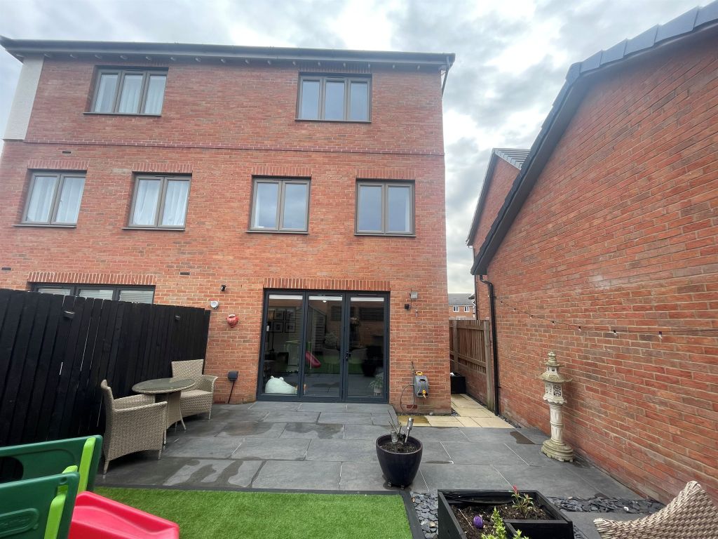 Property photo 2 of 9