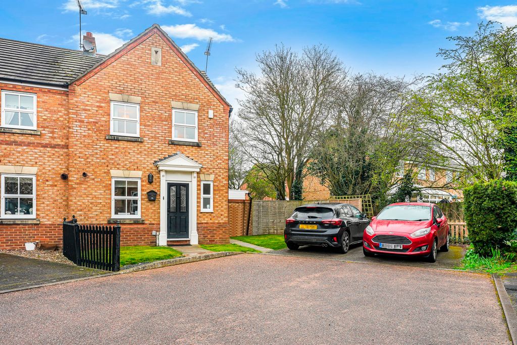 Property photo 2 of 27