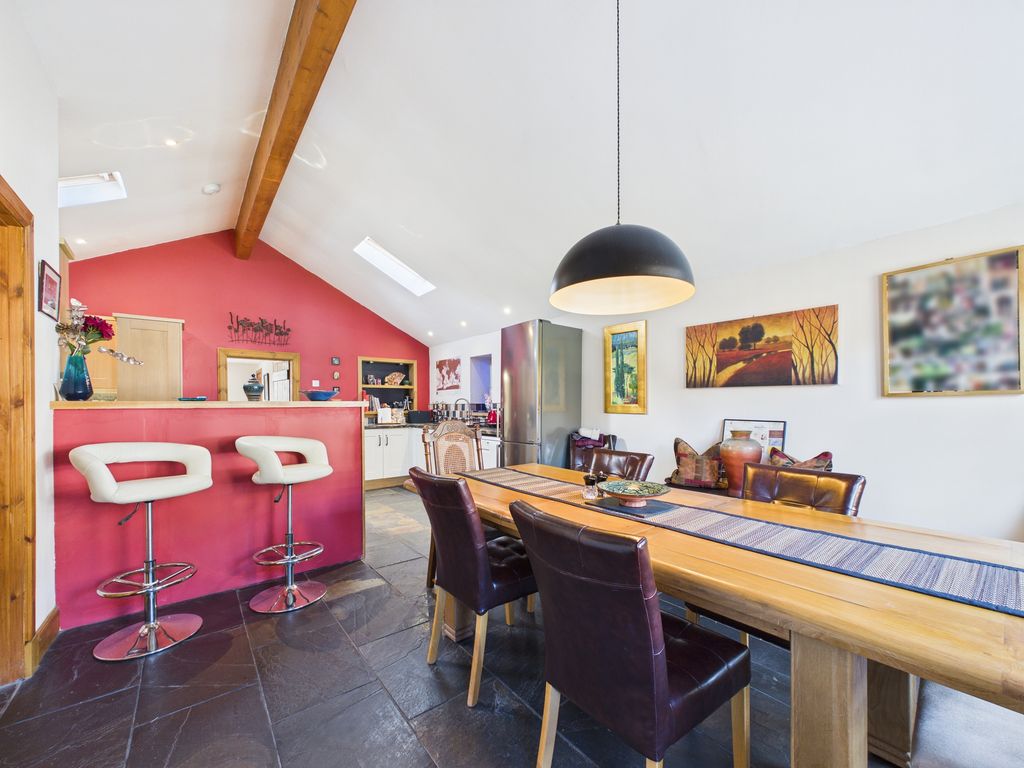 Property photo 3 of 31 Cam03185G0-Pr0132-Still015