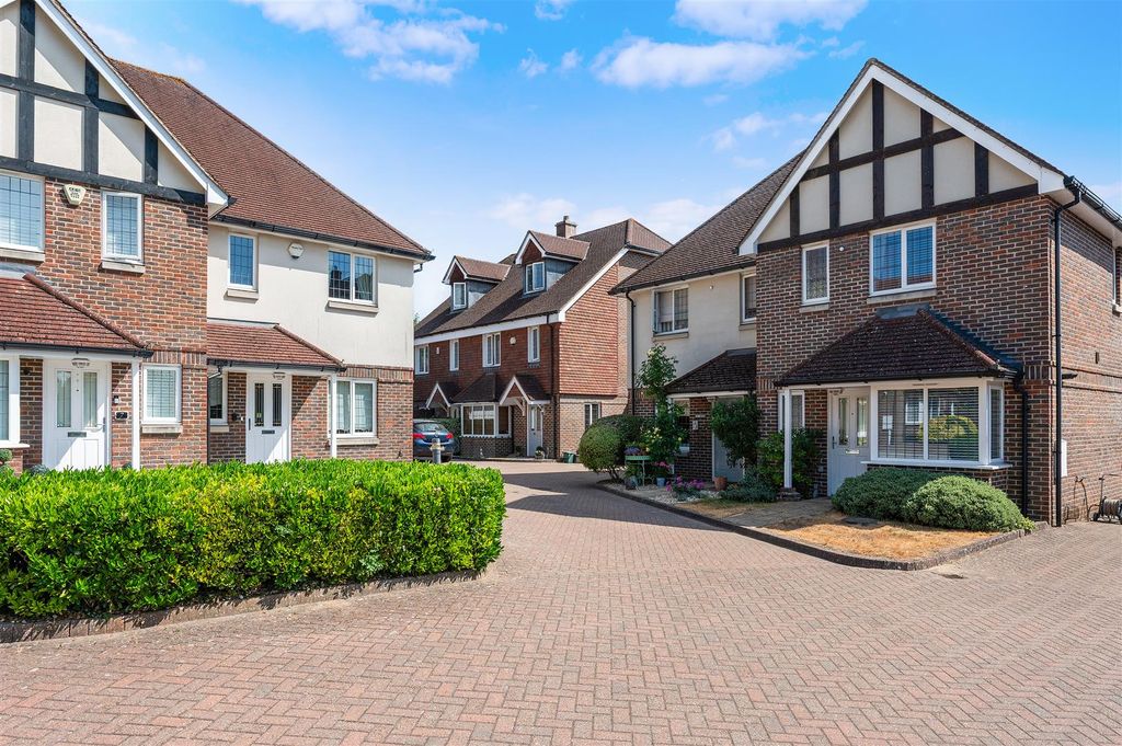 Property photo 1 of 20 Birch Close,8- (18).Jpg
