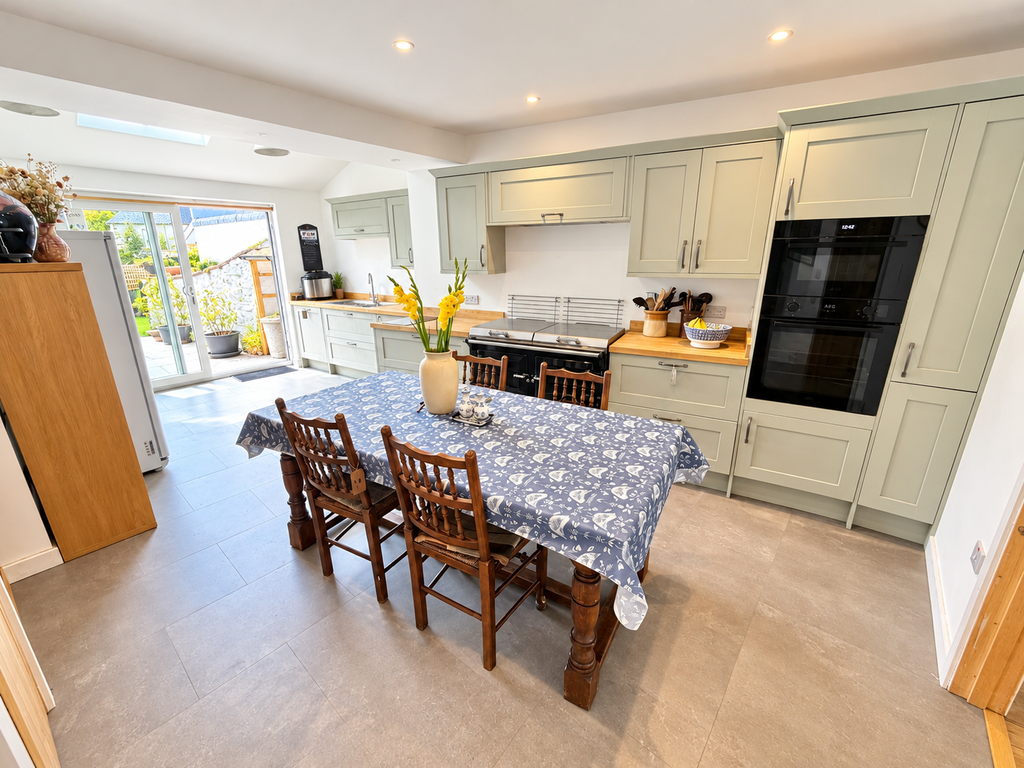 Property photo 2 of 17 Kitchen/Dining Room