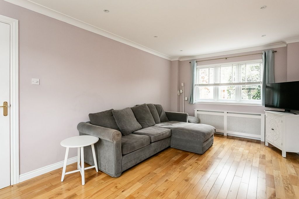 Property photo 3 of 34