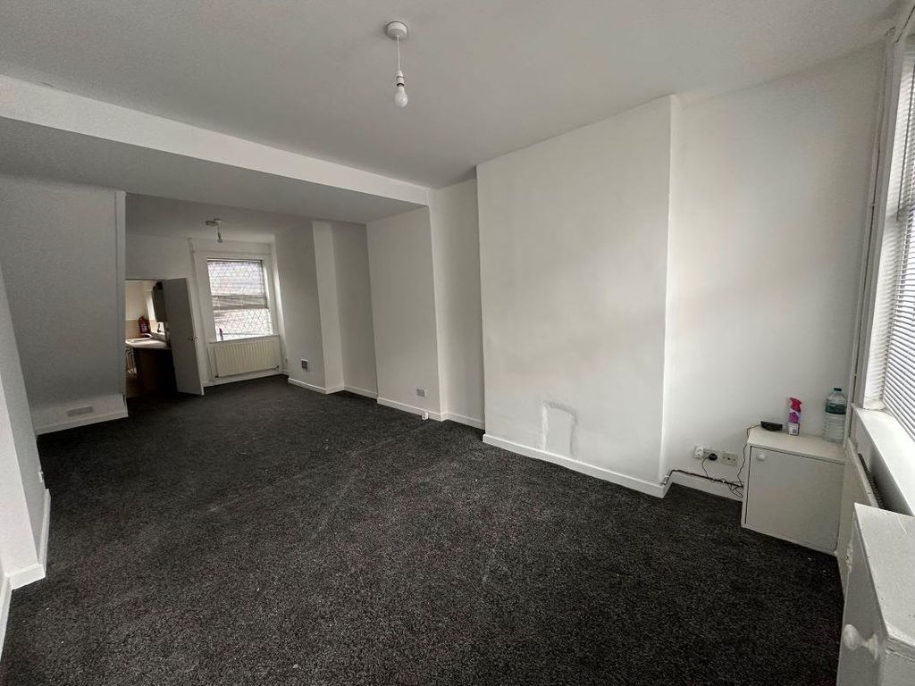 Property photo 3 of 10 32 Stanier 3.Jpg