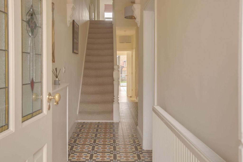 Property photo 2 of 31