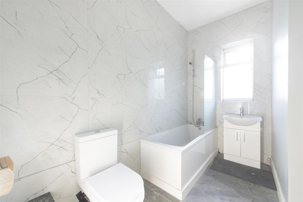 Property photo 3 of 9 51914 Hi Res (2).Jpg