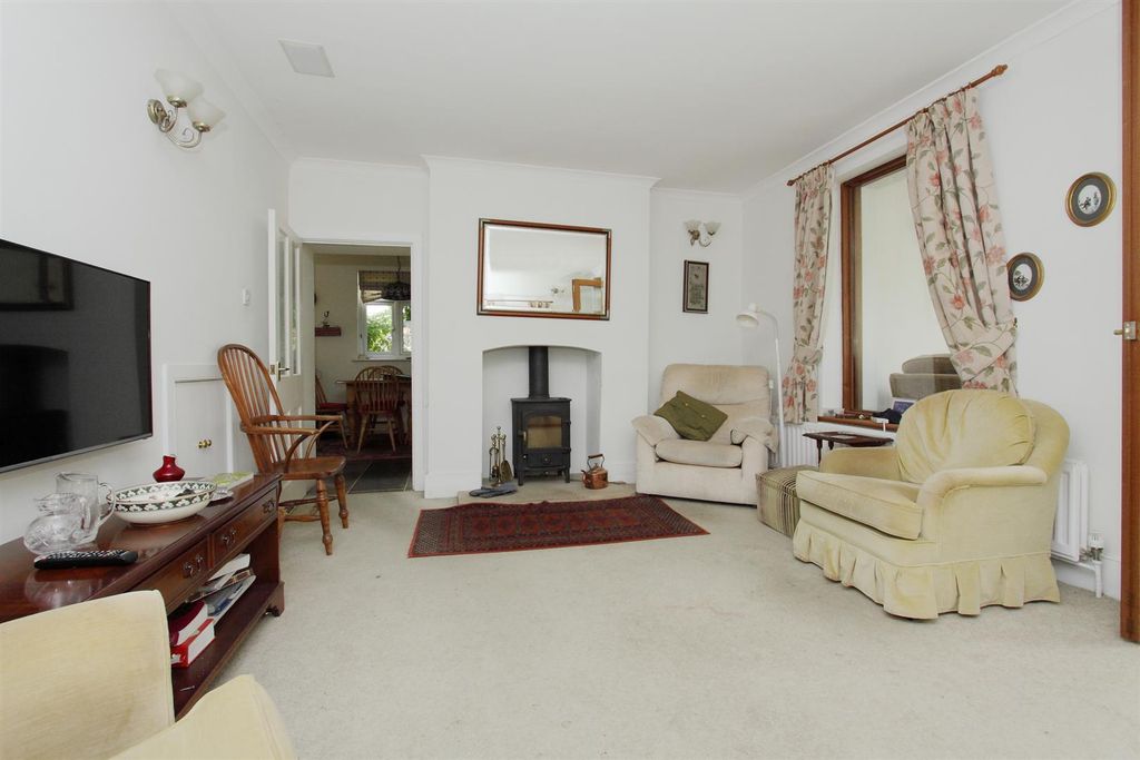 Property photo 1 of 8 Sitting Room