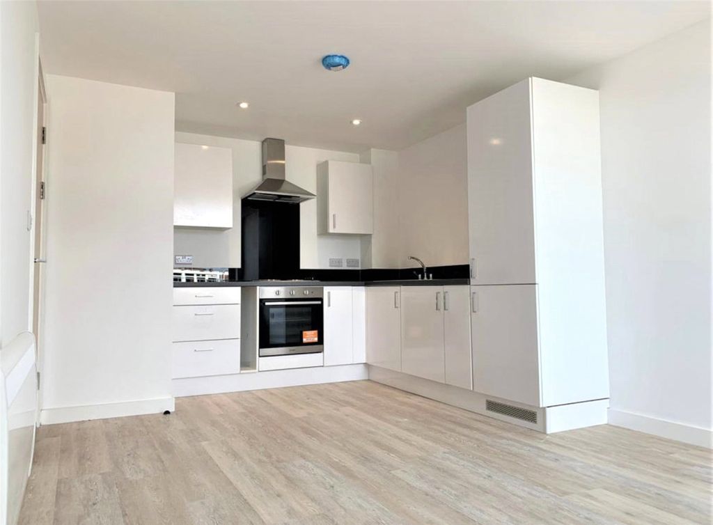 Property photo 3 of 9 Kitchen