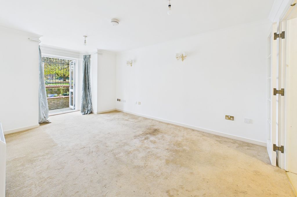 Property photo 3 of 16 Cam02545G0-Pr0521-Still001