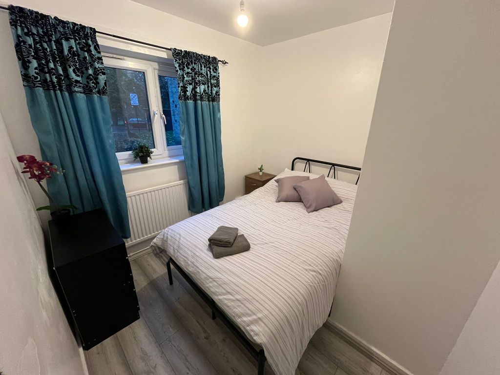 Property photo 1 of 9 Room 5- £950 Available From 01/10/2025