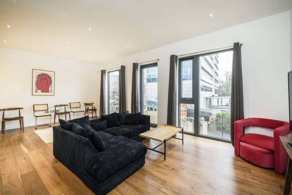 Property photo 3 of 7