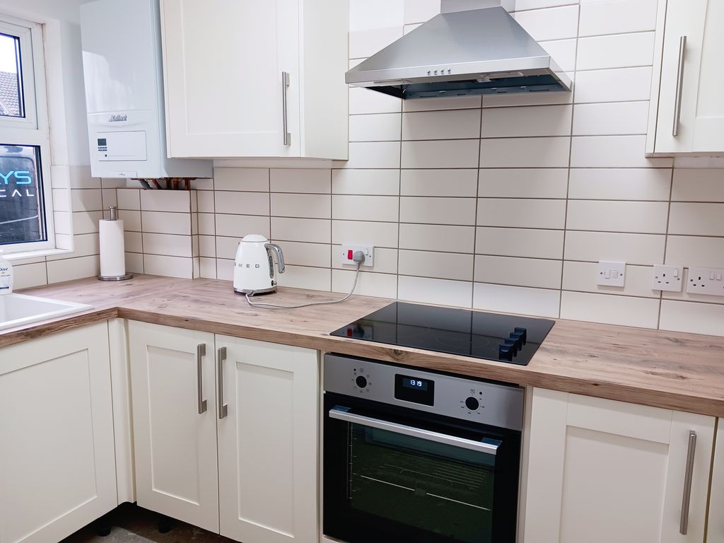Property photo 2 of 6 Kitchen