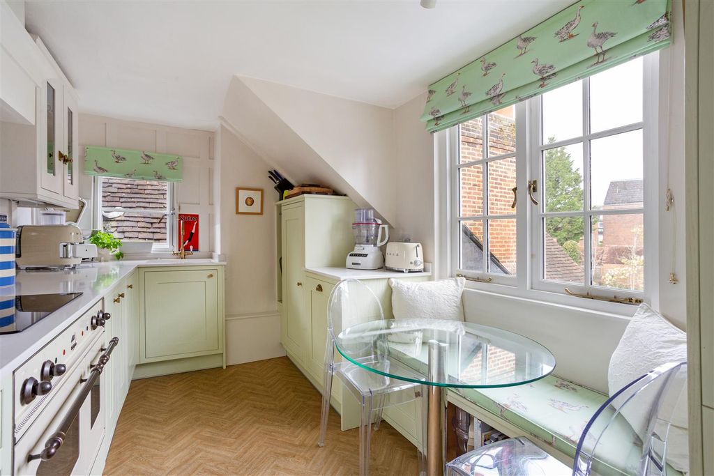 Additional image 5 of 2 bed flat for saleThe Spain, Petersfield GU32