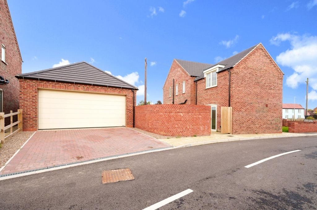 Property photo 3 of 16 1204588 (9)