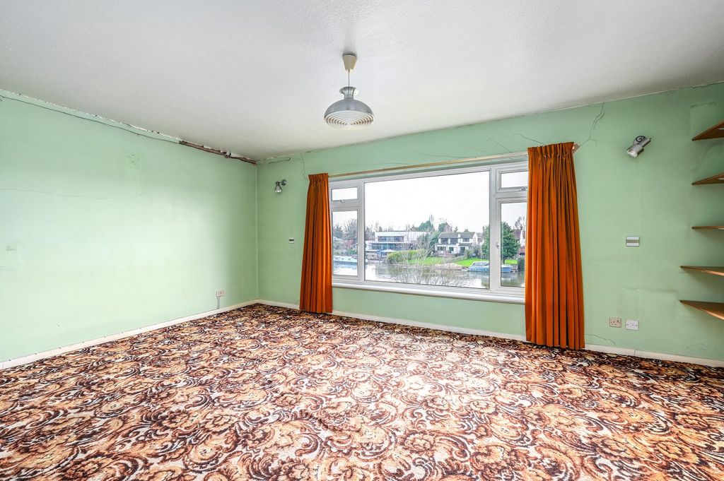 Property photo 3 of 11 Picture No. 12