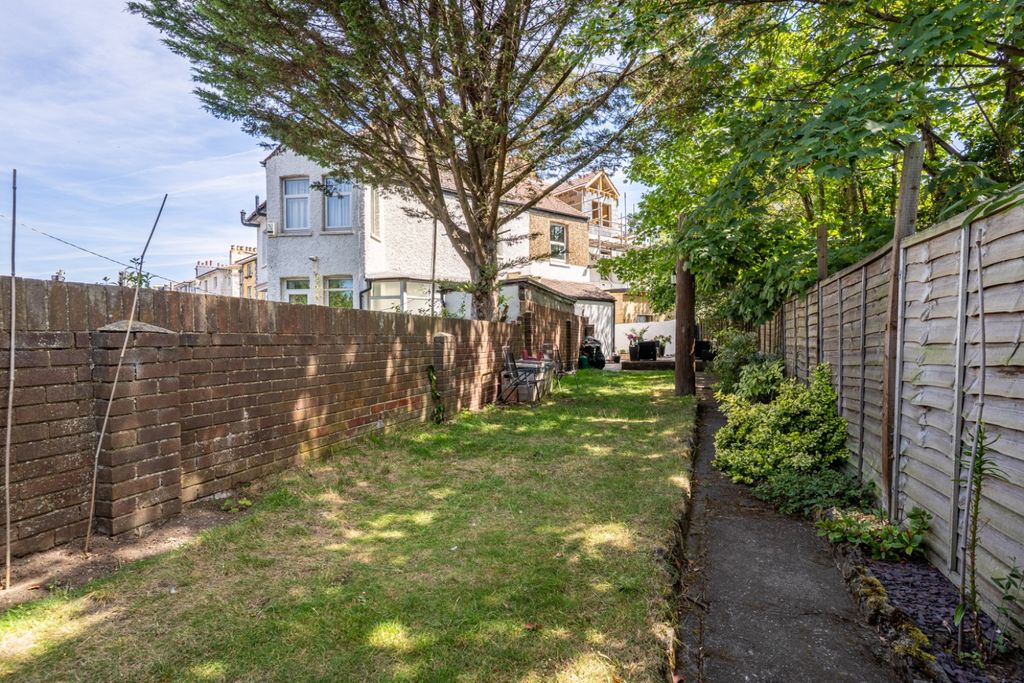 Property photo 2 of 23 5280433