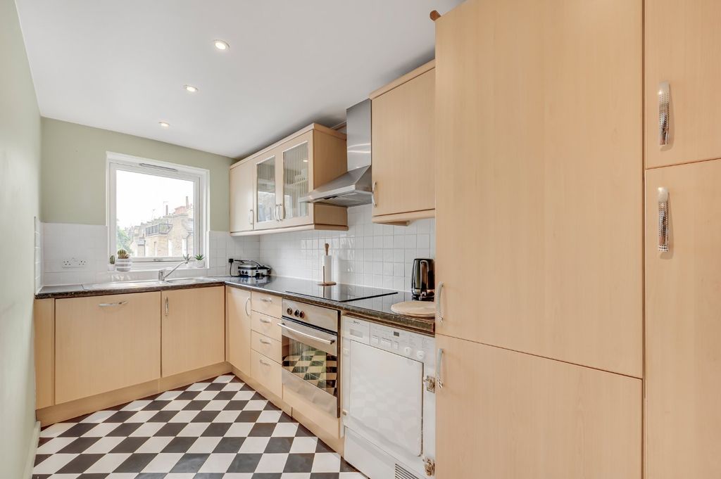 Property photo 3 of 14 Picture 3