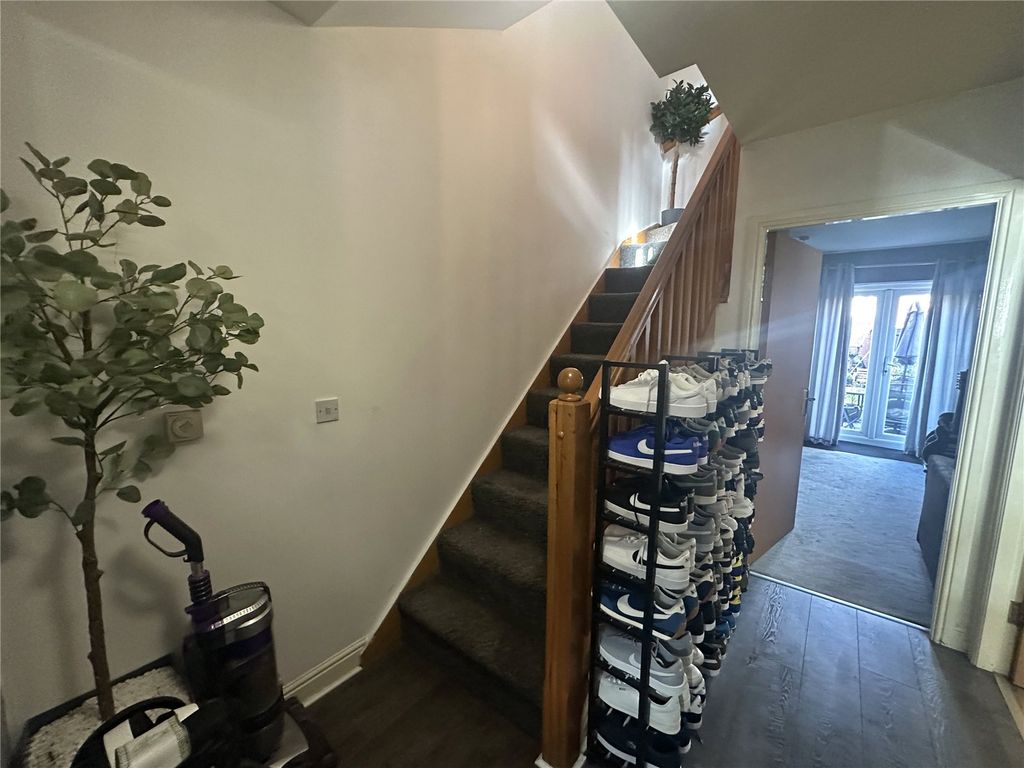 Property photo 2 of 15 Picture No. 11