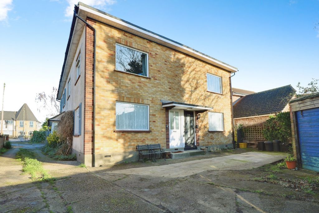 Property photo 1 of 9