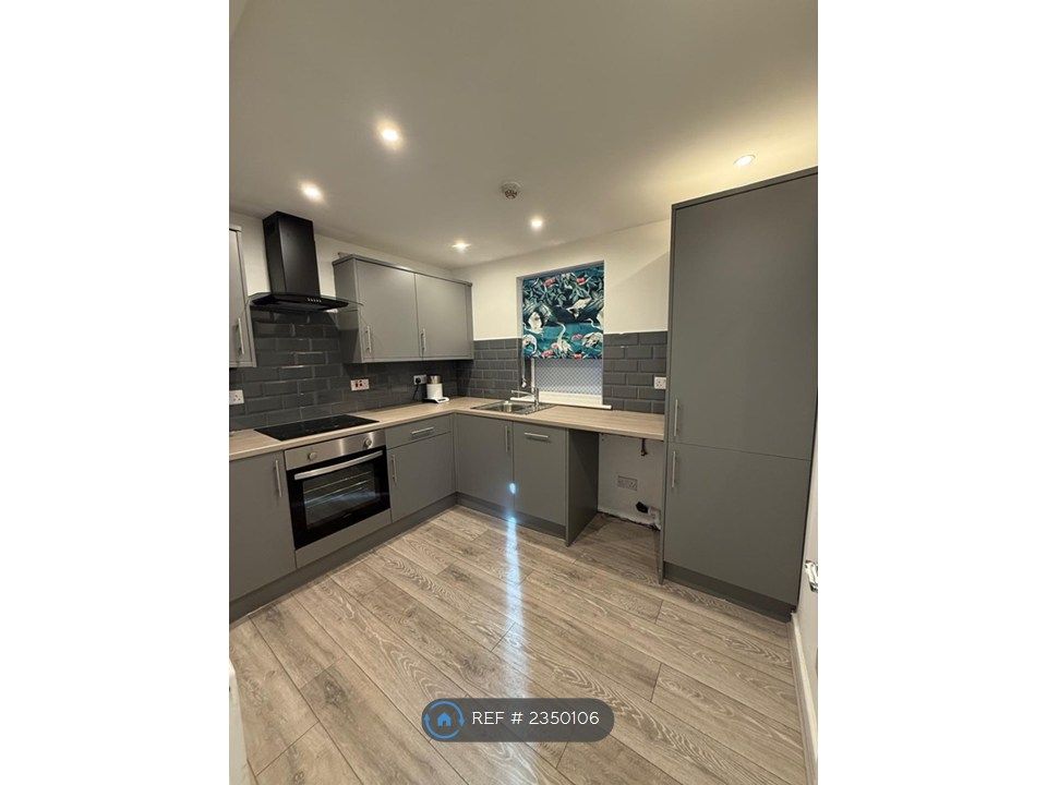 Property photo 2 of 12 Fitted Kitchen