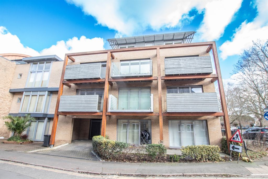 Property photo 1 of 9