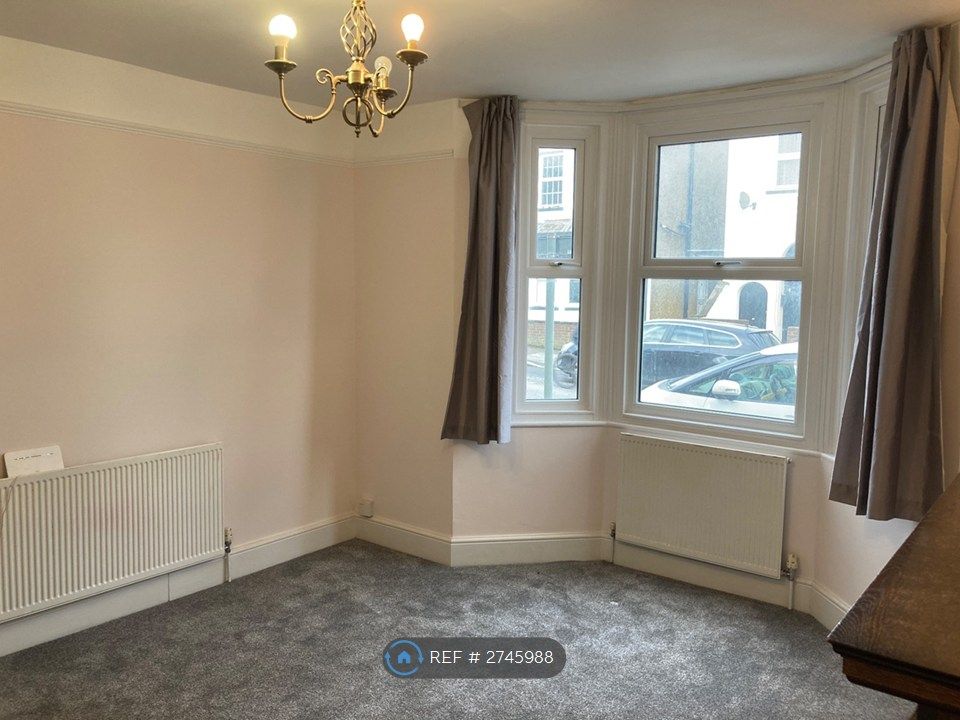 Property photo 1 of 14 Living Room