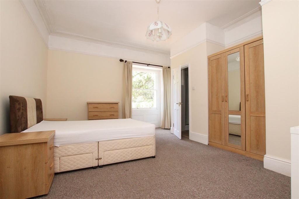 Property photo 3 of 13 Bedroom 1.Jpg