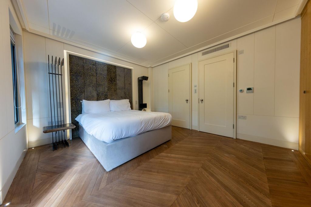 Property photo 3 of 24 Bedroom