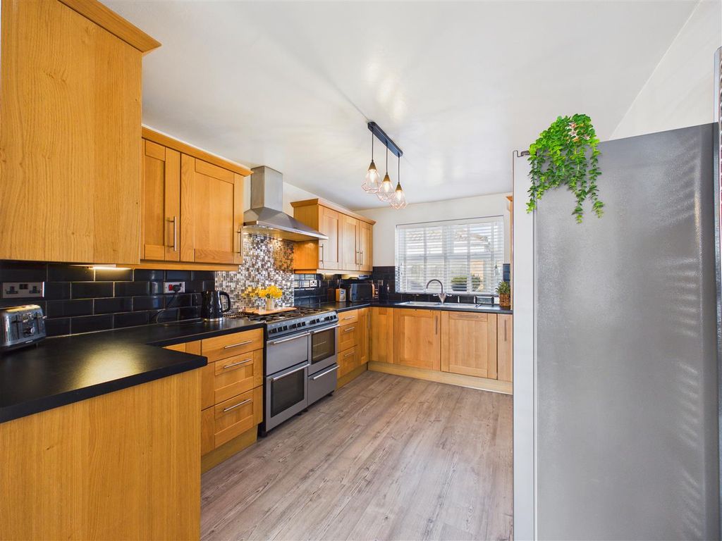 Property photo 3 of 24 Kitchen