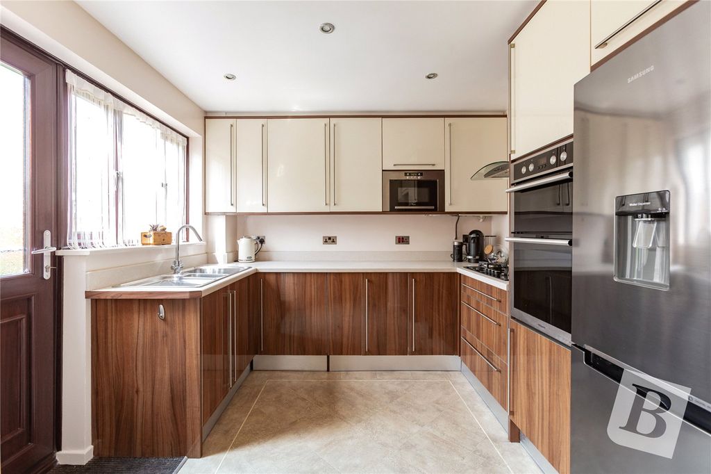 Property photo 2 of 22 Kitchen