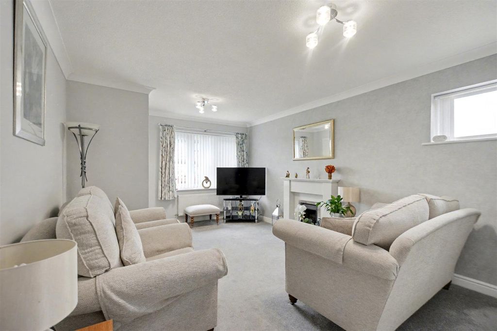 Property photo 2 of 20 Living Room