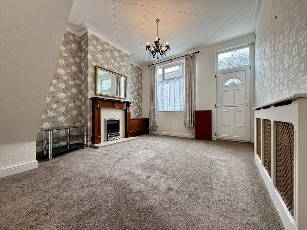 Property photo 3 of 21 Living Room