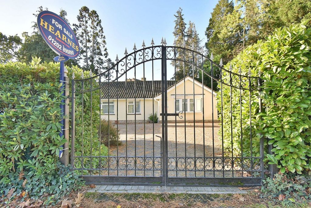 Property photo 2 of 28