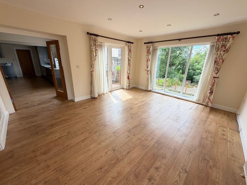 Property photo 3 of 35