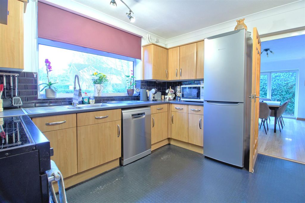 Property photo 3 of 37 Kitchen