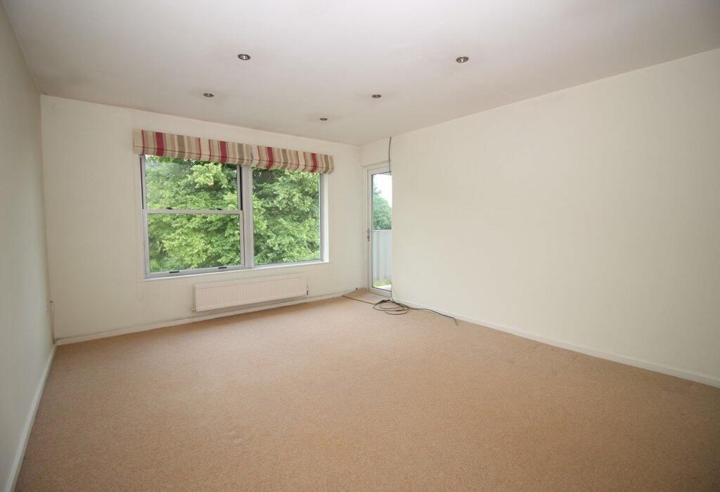 Property photo 2 of 8 Living Room