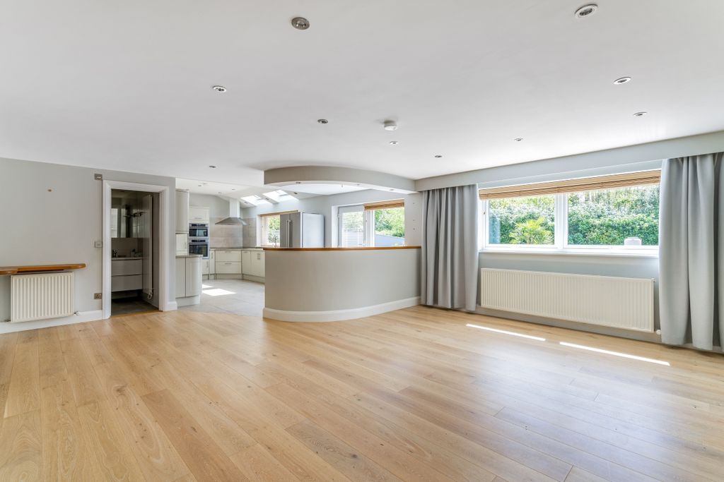 Property photo 3 of 19 London Road