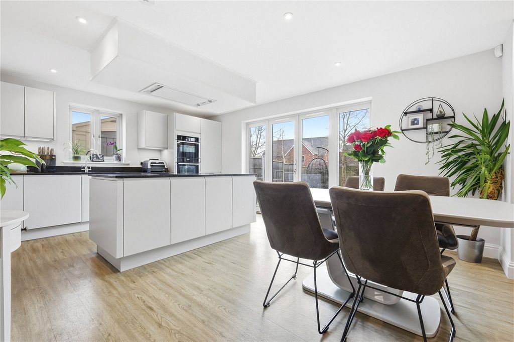 Property photo 2 of 20 Picture No. 32