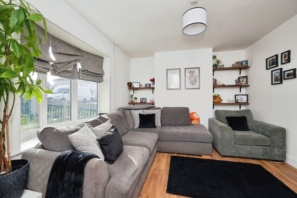 Property photo 3 of 23 Pbox-Img.Jpg