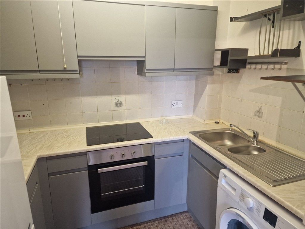 Property photo 1 of 7 Kitchen