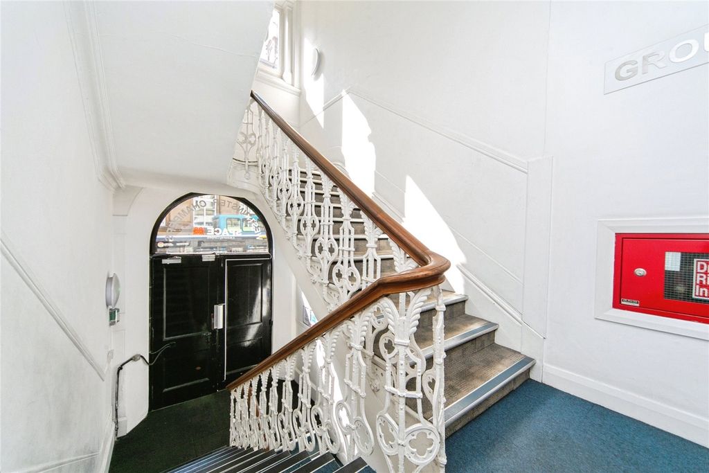 Property photo 2 of 17 Picture No. 37