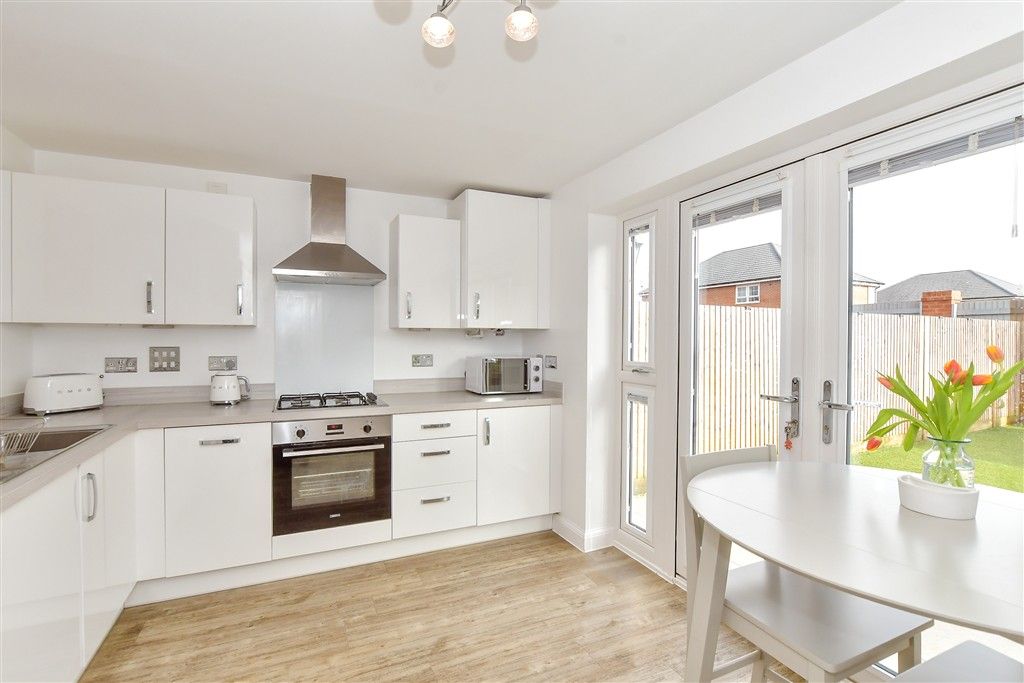 Property photo 3 of 11 Kitchen