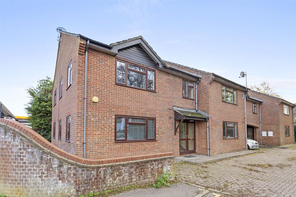 Property photo 1 of 10 1 Parsley Close, Hp22 5An-10.Jpg