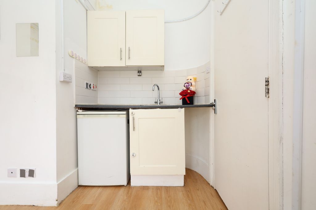 Property photo 2 of 3