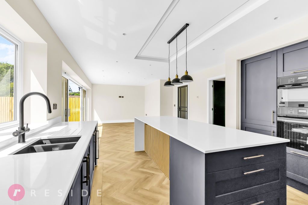Property photo 2 of 28 Family Living Kitchen