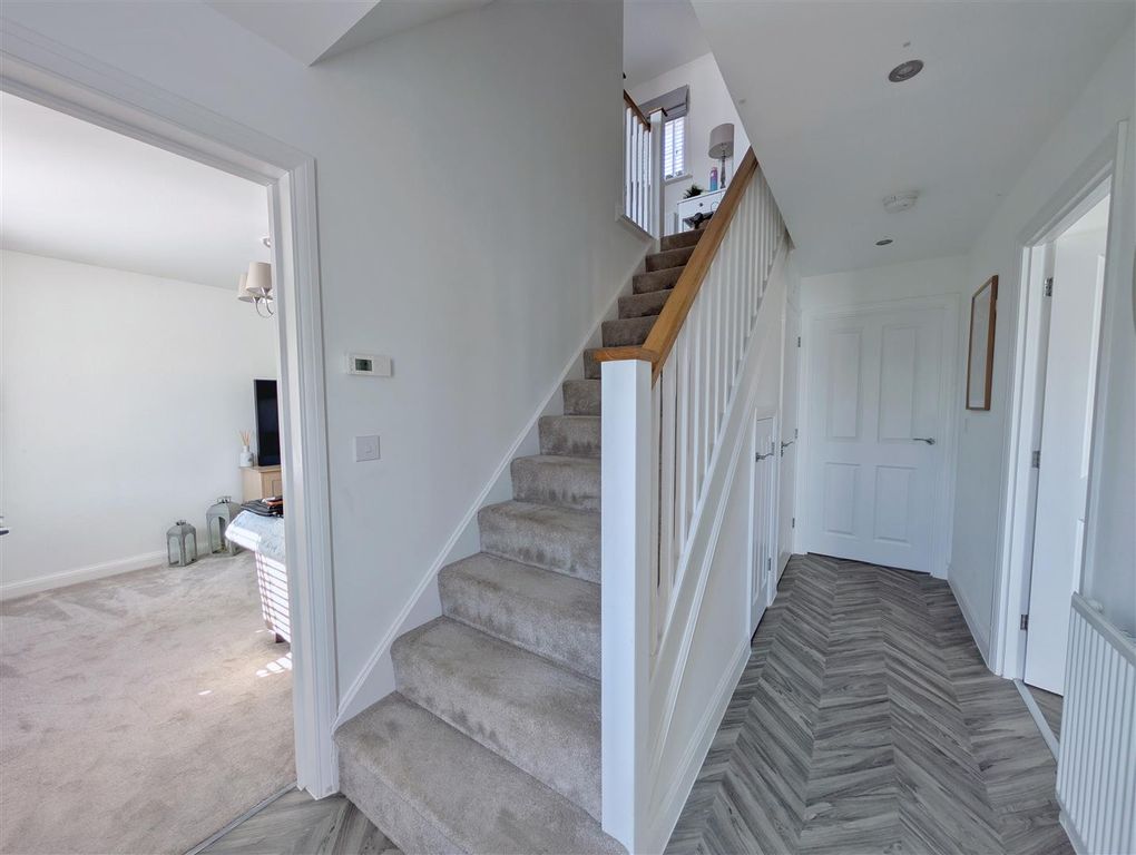 Property photo 2 of 20 Entrance Hall