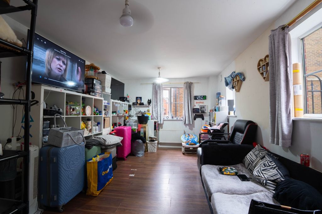 Property photo 2 of 18