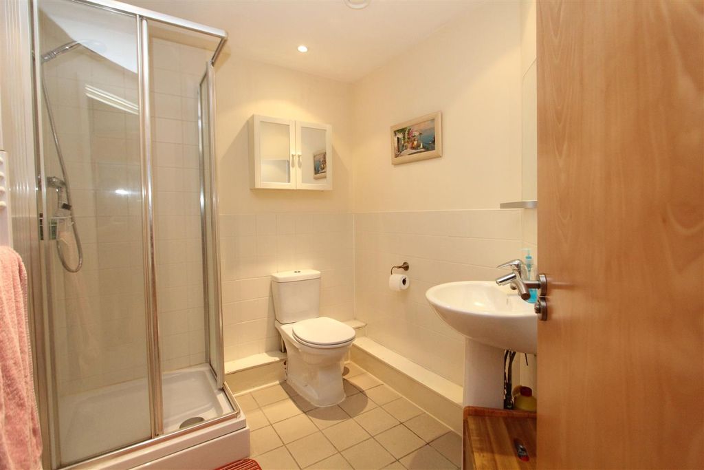 Additional image 9 of 2 bed flat for saleVelocity South, City Walk LS11